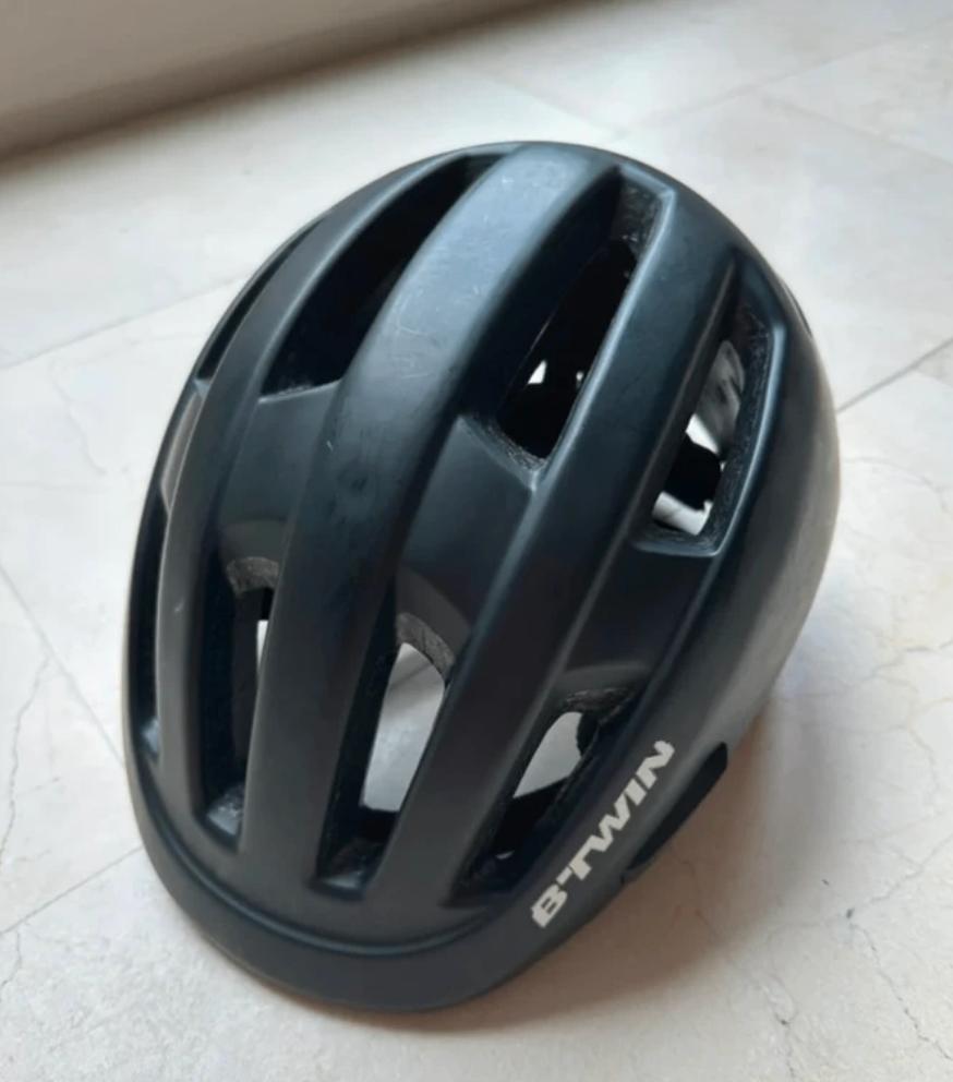 City bike black Decathlon helmet, Gebruikt, Overige maten, Ophalen of Verzenden, Decathlon
