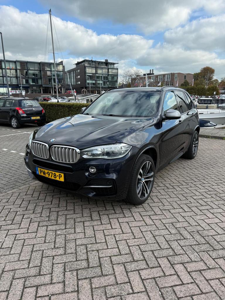 BMW X5 3.0 D M50d Xdrive AUT 2013 BMW Blauw, Auto's, BMW, 15 km/l, 2165 kg, 2993 cc, Blauw