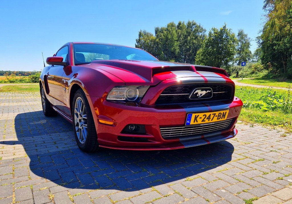 Te Koop Ford Mustang 6cil. 2014, Automaat, Zwart, 1700 kg, 4 stoelen