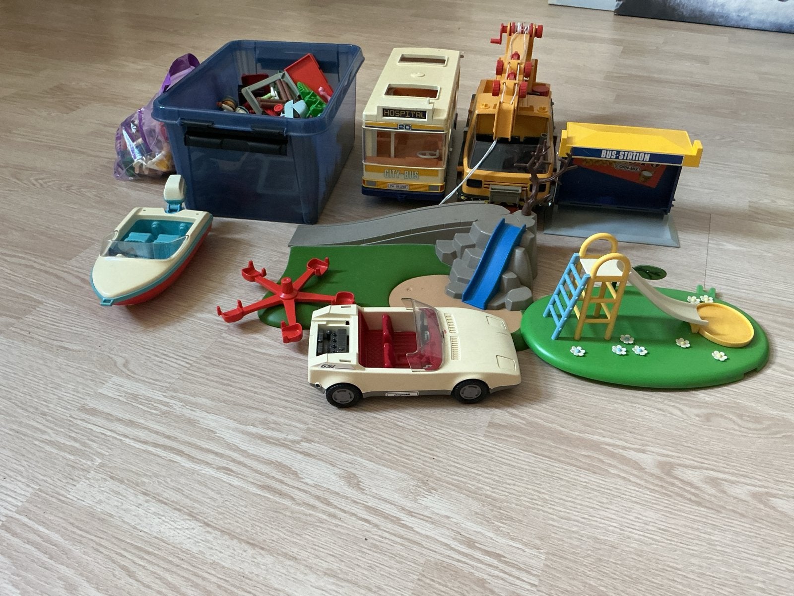 Grote Playmobil set met voertuigen en speelplaats, Ophalen, Gebruikt, Jongen of Meisje