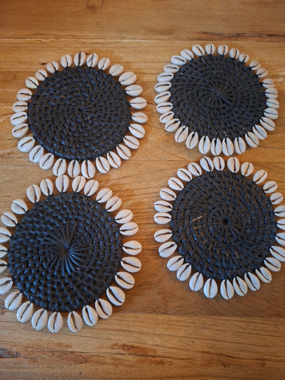 Set van 4 handgemaakte onderzetters met schelpjes., ., Glasonderzetter, Handgemaakt, Ophalen of Verzenden