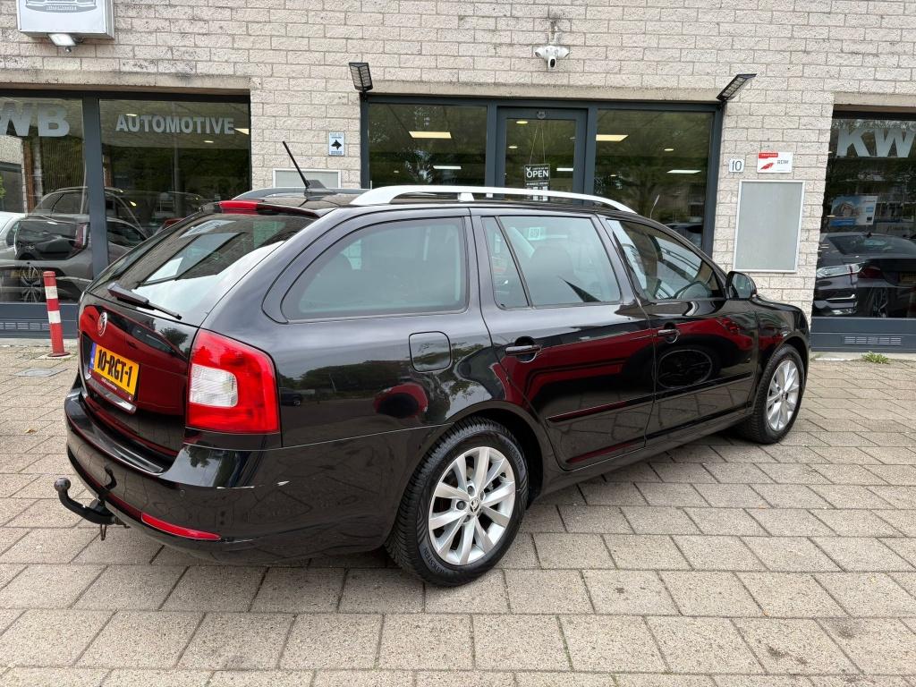 Skoda Octavia Combi 1.2 TSI Trekhaak Carplay Nw Ketting Grot, Auto's, Skoda, Euro 5, Gebruikt, 4 cilinders, Zwart