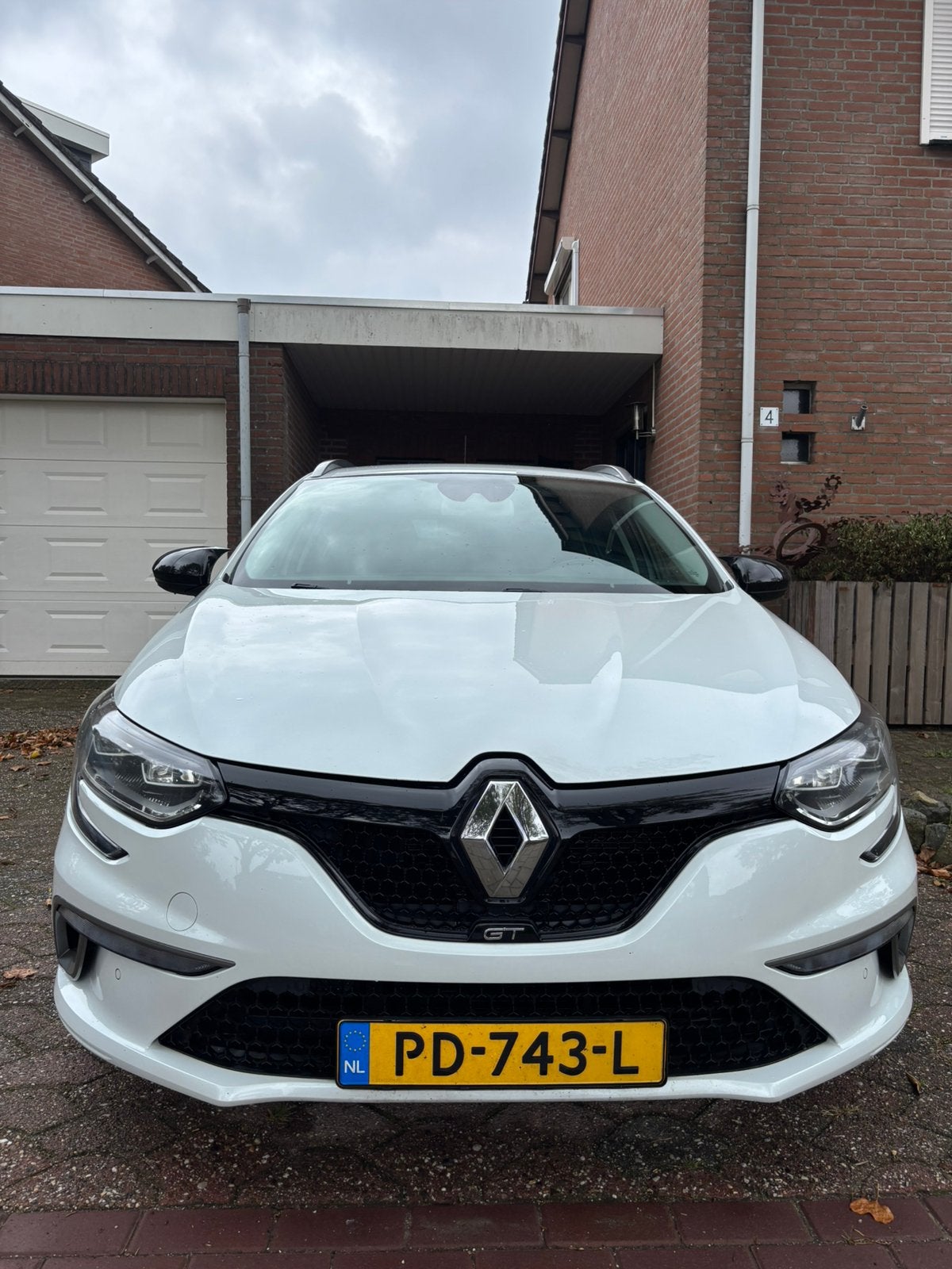 Renault Mégane 1.6 GT Turbo 205 EDC Estate 2017 Wit, Auto's, Renault, 1618 cc, Zwart, 4 cilinders, Leder en Stof