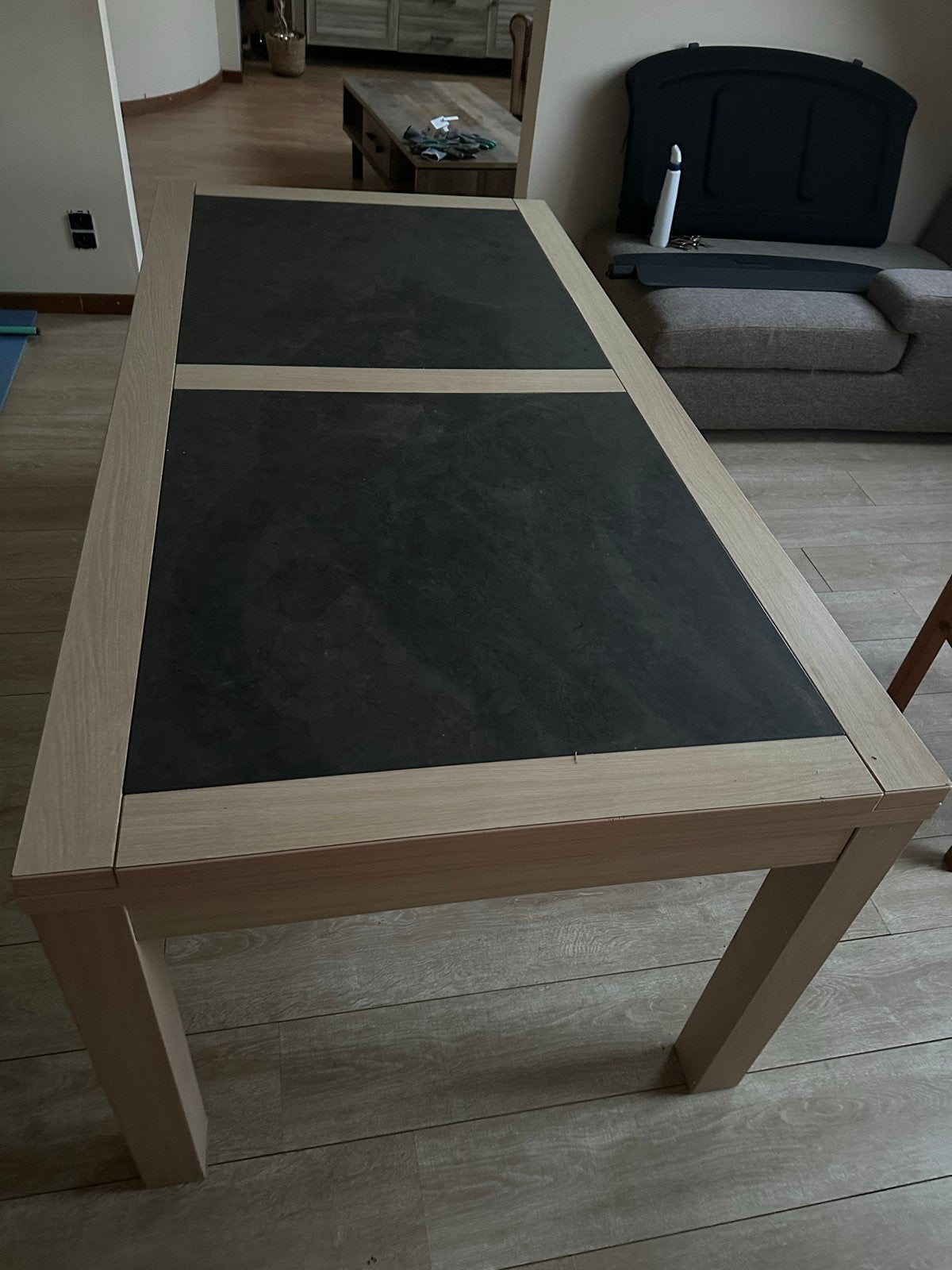 Elegante eettafel met donker blad en houten frame, Huis en Inrichting, Tafels | Eettafels, Ophalen, 100 tot 150 cm, 50 tot 100 cm