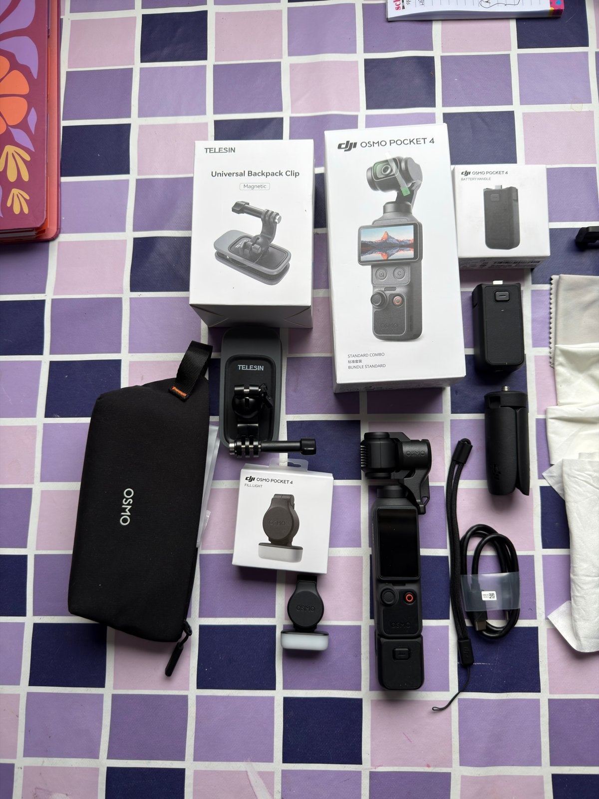 DJI Osmo Pocket 4 complete set met veel extra's + Shiftcam l, Beeldstabilisatie, Ophalen of Verzenden, Zo goed als nieuw, Accu