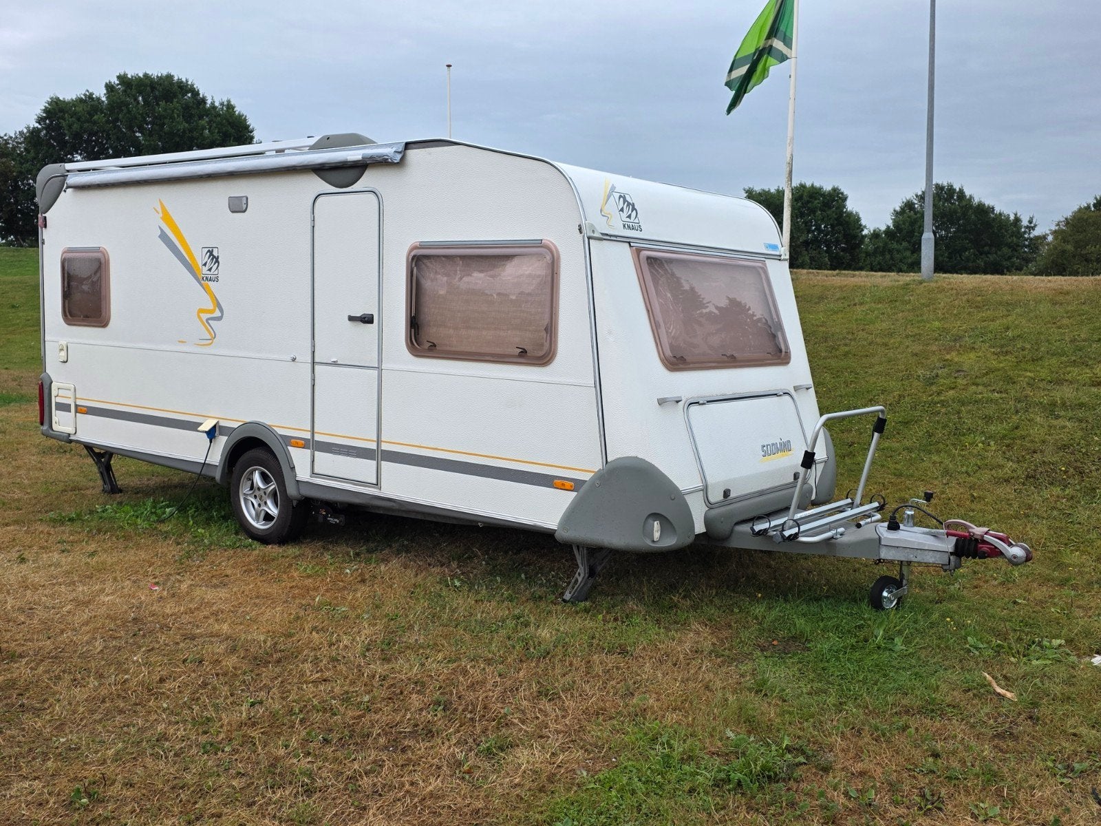 Knaus Südwind 500 met mover - Klaar voor avontuur!, Caravans en Kamperen, Mover, Rondzit, Frans bed, Particulier