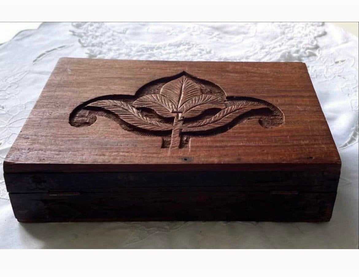 Houten doos met houtsnijwerk - Vintage, Antiek en Kunst, Ophalen of Verzenden