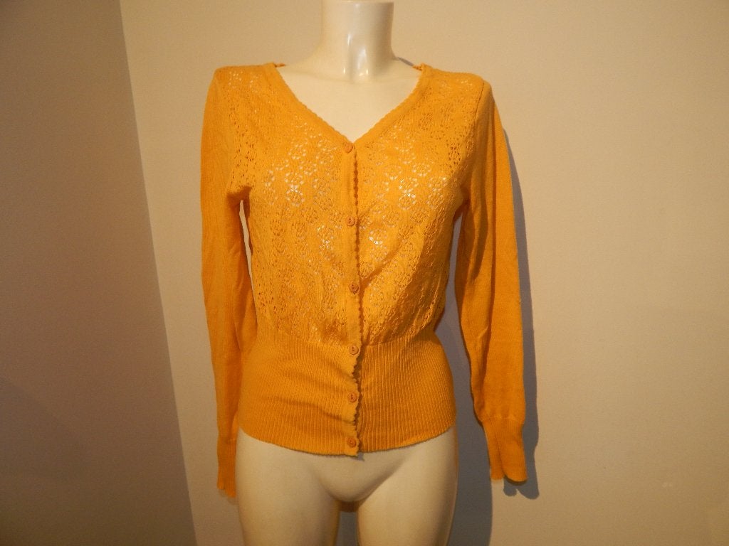 Tante Betsy geel gebreid vest open sier werkje mt M, Kleding | Dames, Truien en Vesten, Maat 38/40 (M), Tante Betsy, Verzenden