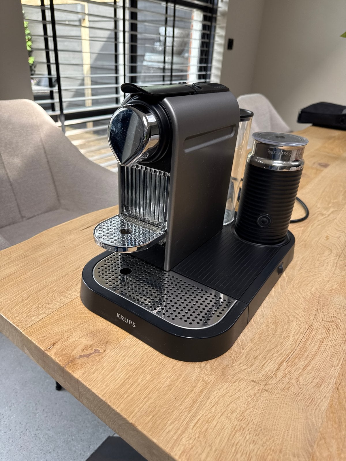 Krups Nespresso Essenza Mini met melkopschuimer, Ophalen, Espresso apparaat, Zo goed als nieuw, 1 kopje