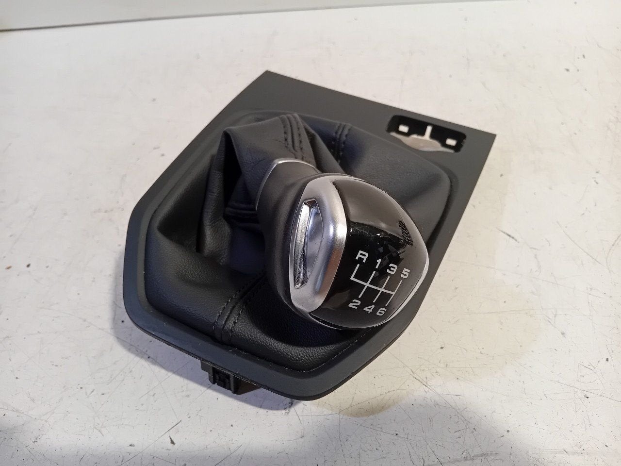 Schakelpook Audi A1, Onderdelen@venauto.nl, Van der Ven Autorecycling B.V., Gebruikt, Ettenseweg 76, 4706 PB Roosendaal, The Netherlands