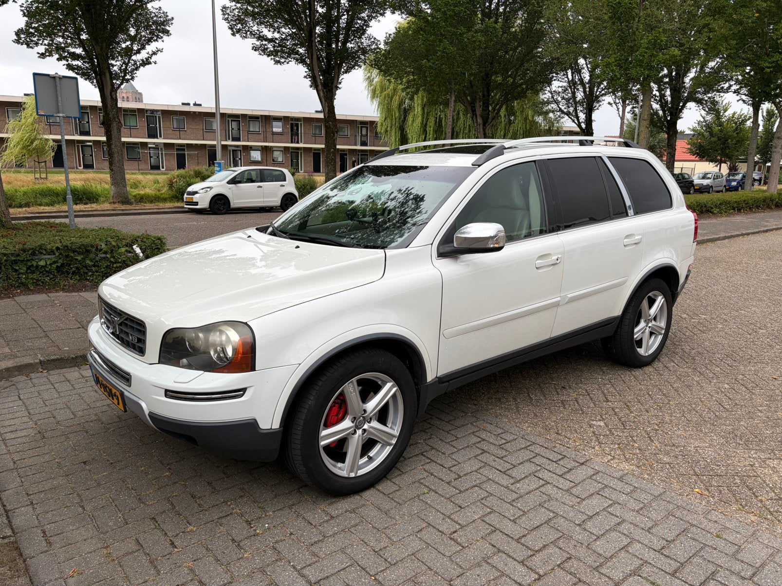Volvo XC90, benzine en LPG - 4x4 V8, Auto's, 138 €/maand, 7 stoelen, Wit, Leder