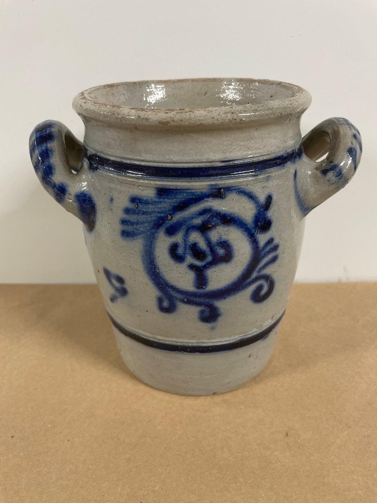 Antieke zoutglazuur pot met oren - Kobaltblauw decor, Ophalen of Verzenden