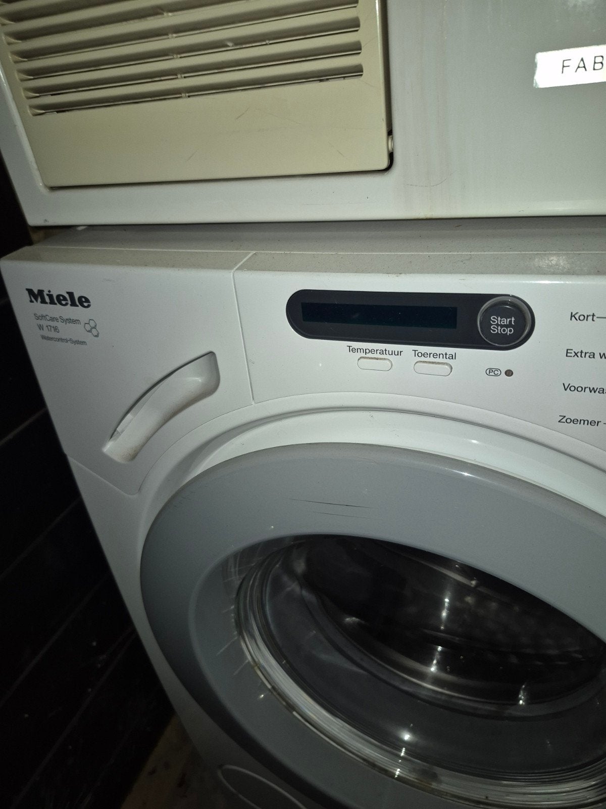 Miele W 1716 SoftCare System Wasmachine, Ophalen