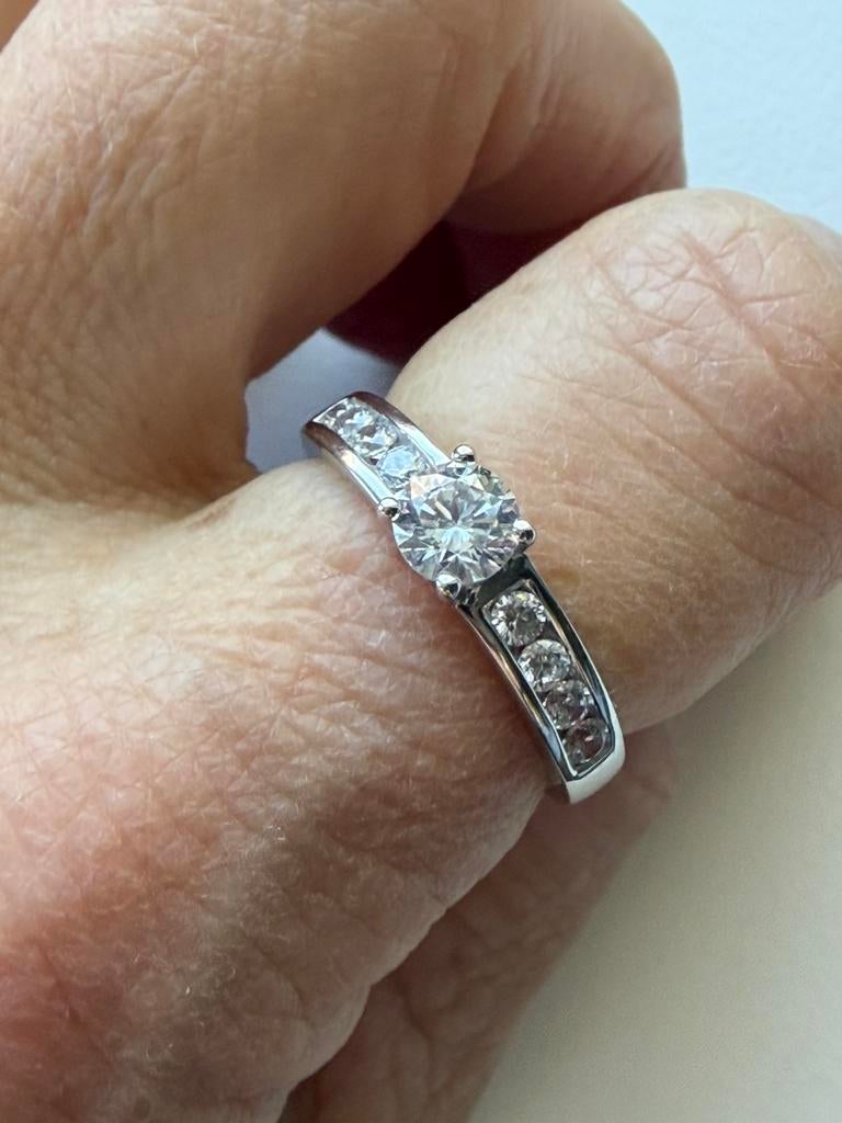 Witgouden blush ring ., Sieraden, Tassen en Uiterlijk, Ringen, Met strass, Wit, Ophalen of Verzenden, Zo goed als nieuw