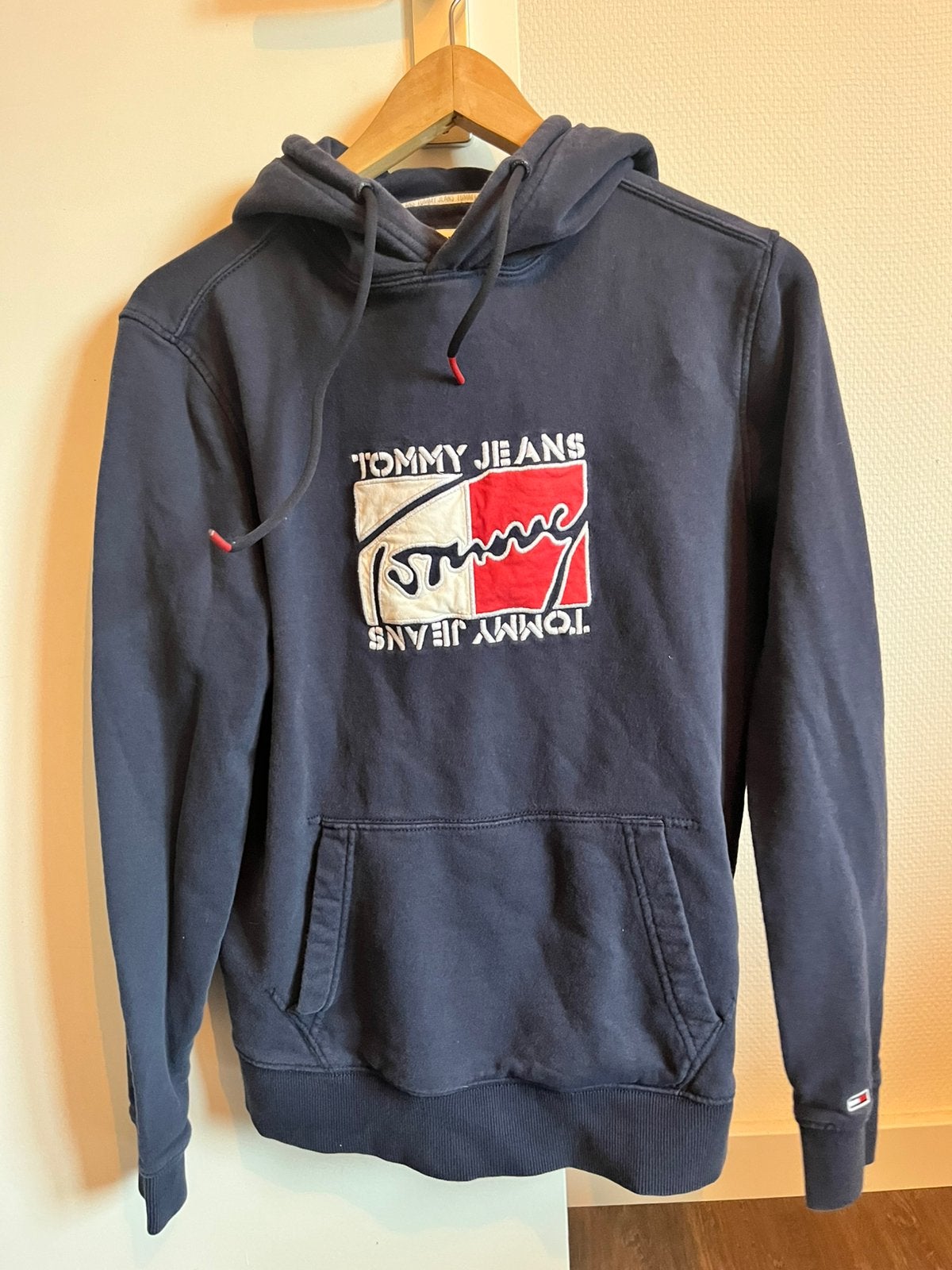 Tommy Jeans donkerblauwe hoodie met logo, maat S, Ophalen of Verzenden, Zo goed als nieuw, Maat 46 (S) of kleiner, Blauw