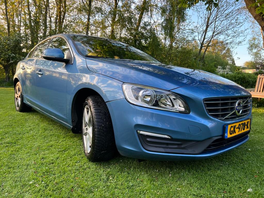 Volvo S60 T4 1e eigenaar!APK mei ‘27 N.A.P. 2.0 140KW, Blauw, Voorwielaandrijving, Stof, 1800 kg, Zwart