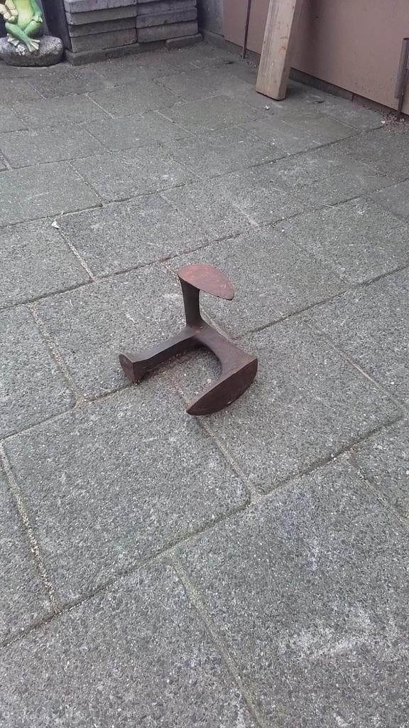Antiek schoenmakersleest, Ophalen