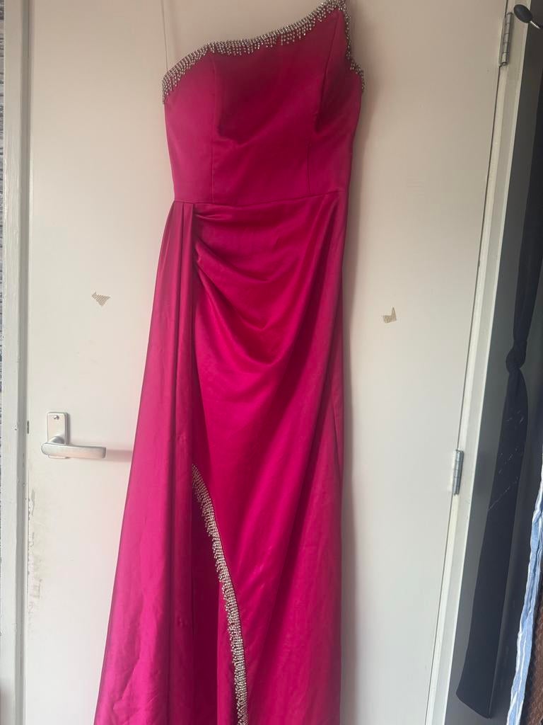 Prachtige fuchsia avondjurk met strass details, Kleding | Dames, Ophalen of Verzenden, Zo goed als nieuw