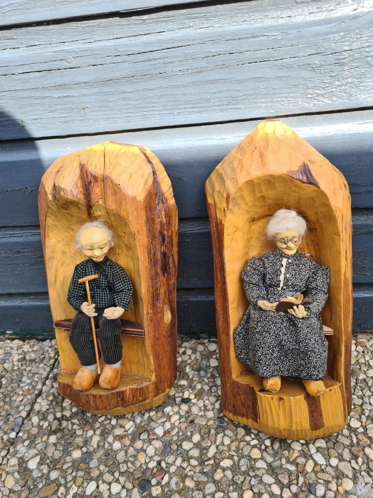Houten beelden van oud echtpaar - handgemaakt, Antiek en Kunst, Ophalen, Groep mensen, Handgemaakt, 20 - 50 cm