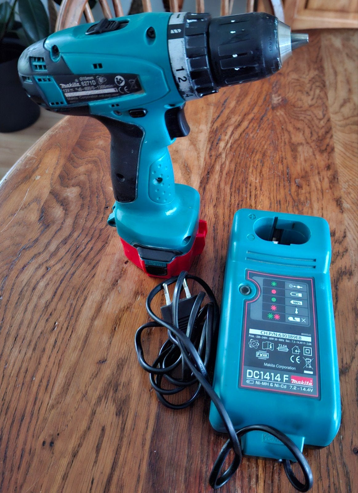 Makita Boor- en Schroefmachine 12V met lader, Gebruikt, Variabele snelheid, Ophalen of Verzenden, Boor- en Schroefmachine