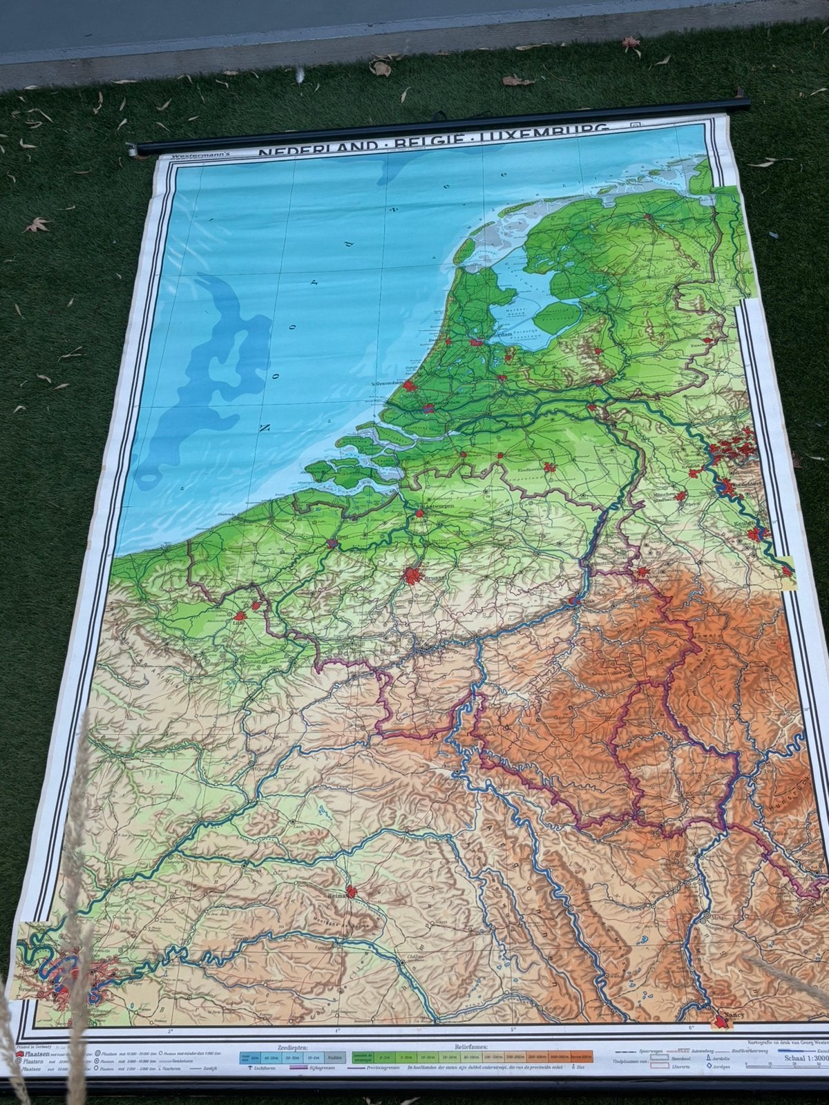 Vintage Schoolkaart Nederland België Luxemburg 1963, Antiek en Kunst, Ophalen of Verzenden, Aardrijkskunde