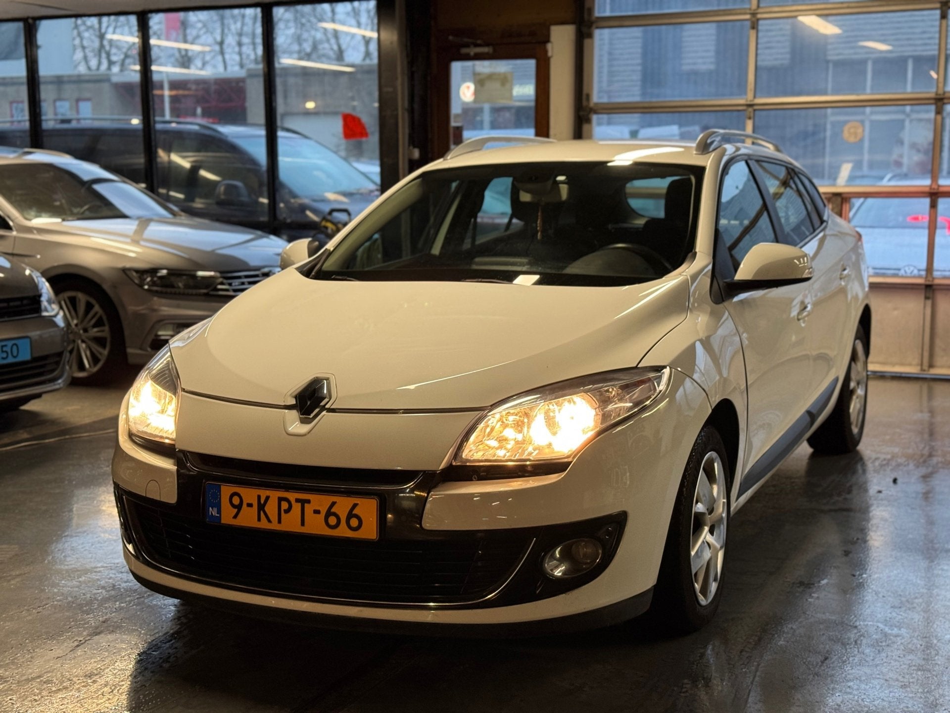 Renault Mégane Estate 1.5 dCi Expression, Auto's, Euro 5, Gebruikt, 680 kg, 4 cilinders