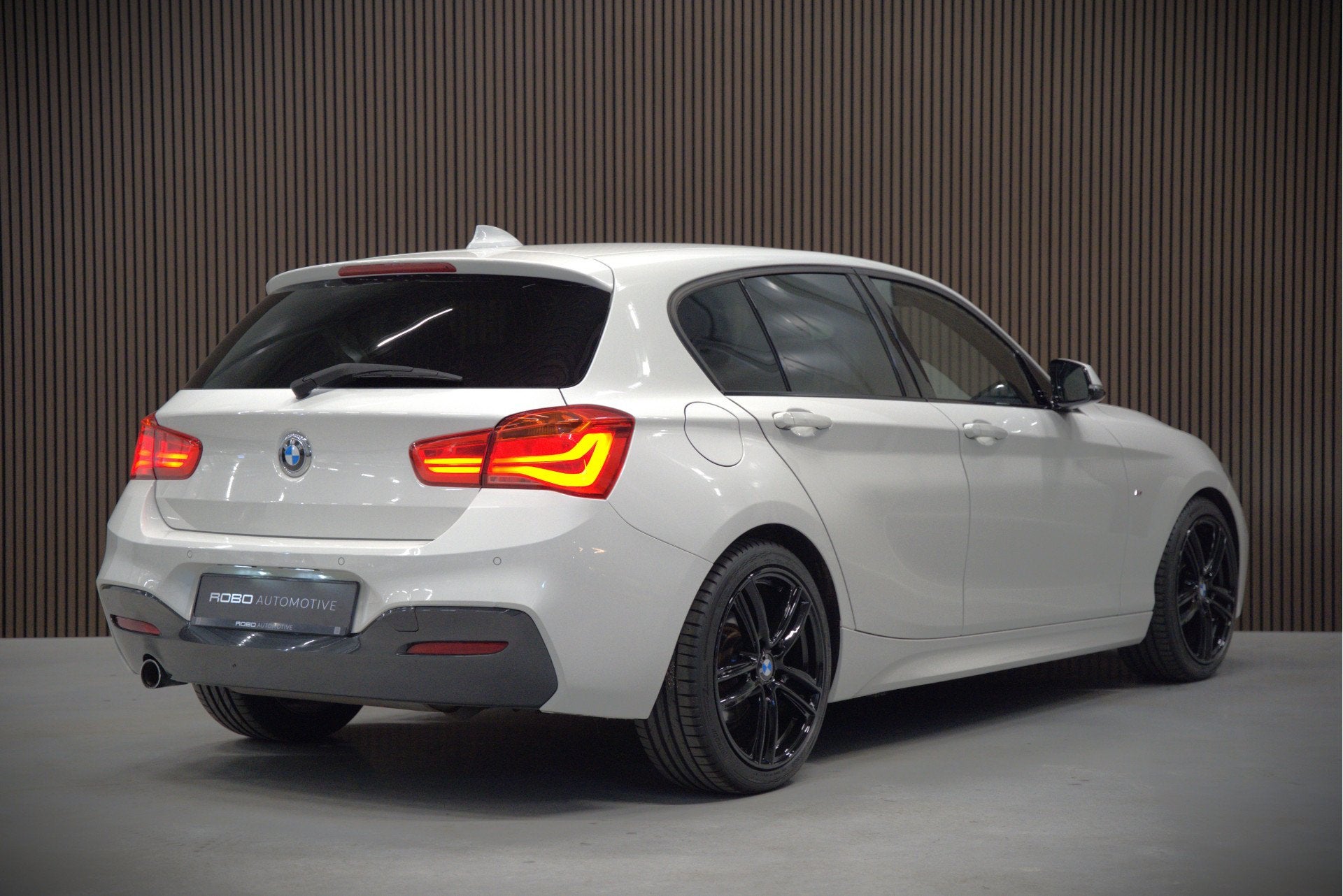BMW 1-serie 118i Corporate Lease Executive M Sport | Automaa, Auto's, BMW, Gebruikt, Alcantara, Wit, Origineel Nederlands