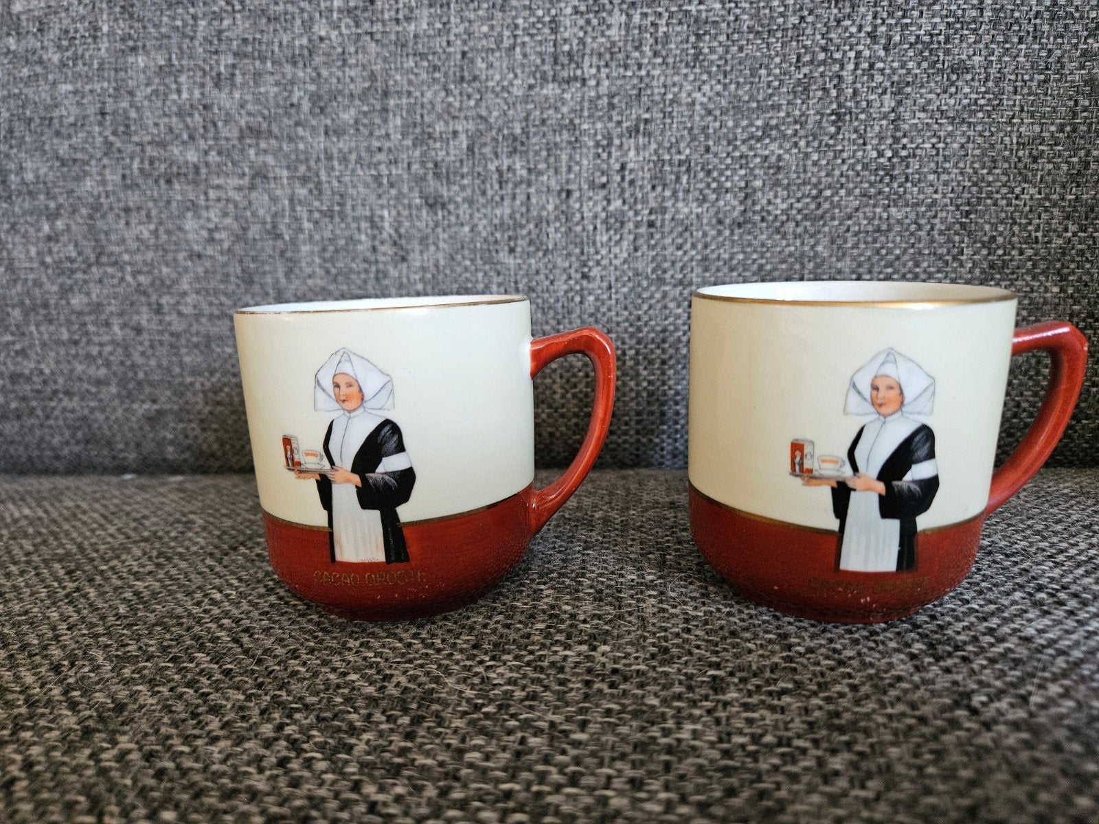 2 Droste Cacao kopjes met zusterprint, Ophalen of Verzenden, Gebruikt, Gebruiksvoorwerp