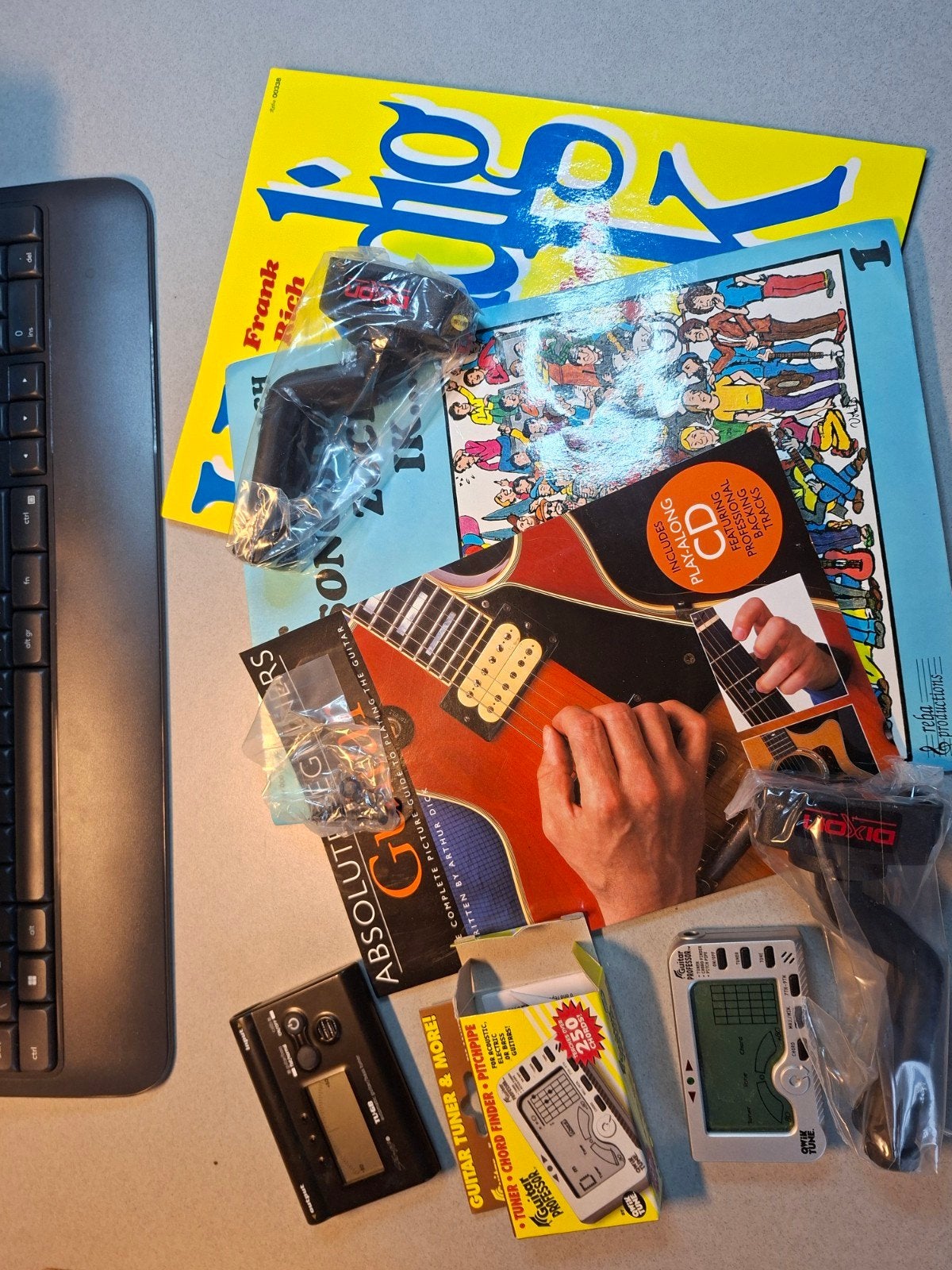 Gitaar starterspakket: boeken, stemapparaat, hangers, Ophalen of Verzenden, Zo goed als nieuw, Akoestische gitaar