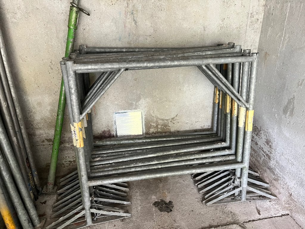 Steiger bokken in hoogte verstelbaar, Doe-het-zelf en Verbouw, Steigers, Ophalen, Gebruikt, Overige typen, Minder dan 2 meter
