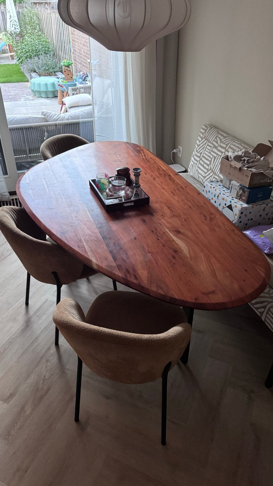 Mango houten eettafel met organische vorm en stalen poot, Ophalen, Gebruikt, 100 tot 150 cm, 200 cm of meer