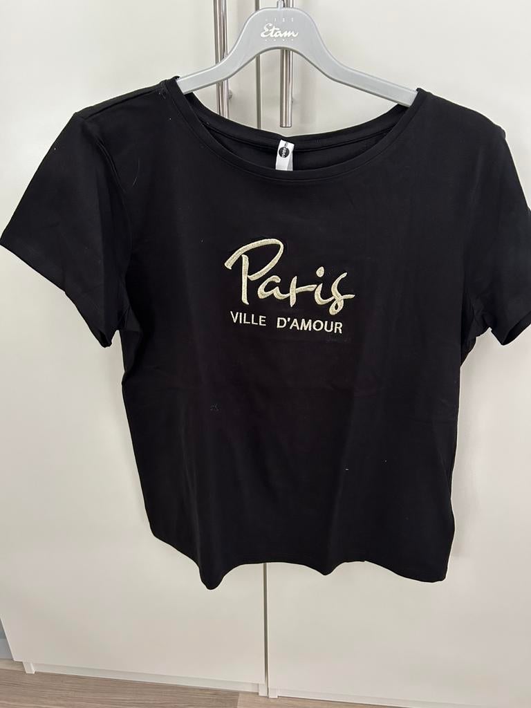 NIEUW zwart shirtje met gouden opdruk Takko maat M, Maat 38/40 (M), Zwart, Nieuw, Ophalen of Verzenden