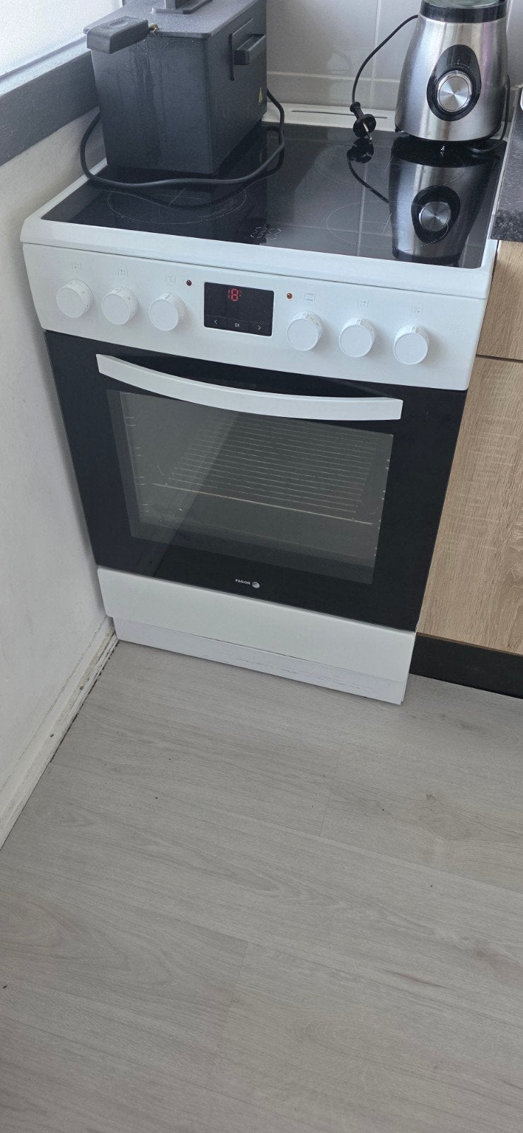 Fagor Vrijstaand Keramisch Fornuis met Oven, Witgoed en Apparatuur, Fornuizen, Keramisch, Vrijstaand, 85 tot 90 cm, 4 kookzones