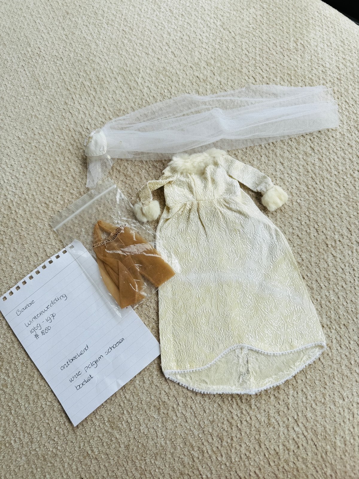 Vintage barbie kleding winterwedding #1880, Ophalen of Verzenden, Gebruikt, Kleertjes