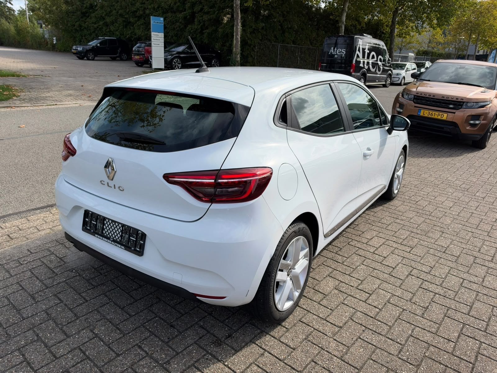 Renault Clio 1.0 TCe Zen, Navigatie, CarPlay/Android, Stoel, Auto's, Voorwielaandrijving, Gebruikt, 580 kg, Wit