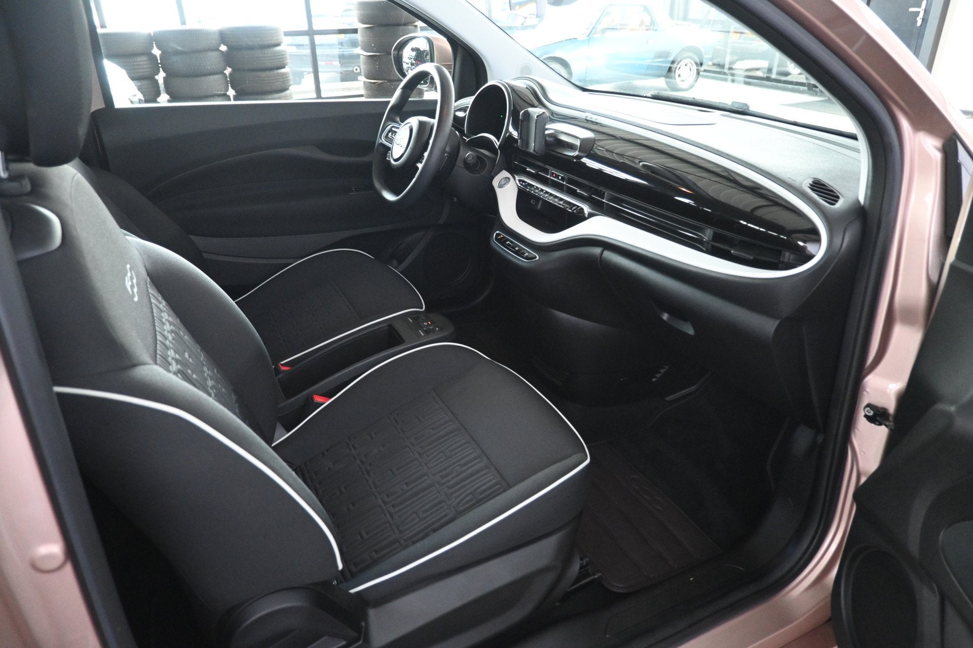 Fiat 500E 24 kWh Automaat Clima LED Cruise Control Goed Onde, Auto's, Stof, Gebruikt, 95 pk, Met garantie (alle)