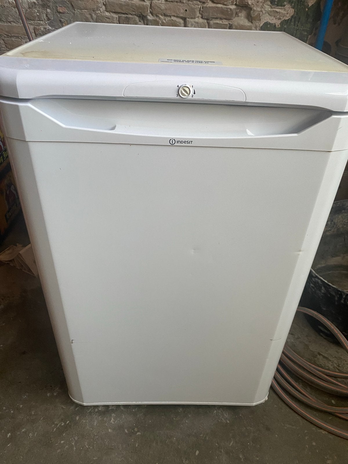 Indesit Koelkast - Compact en Efficiënt, Gebruikt, 100 tot 150 liter, 45 tot 60 cm, Met vriesvak