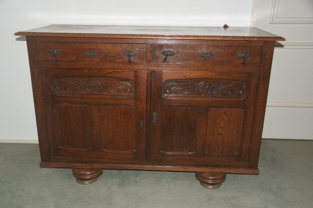 Antiek eiken dressoir met houtsnijwerk & valbeslag kast, Ophalen