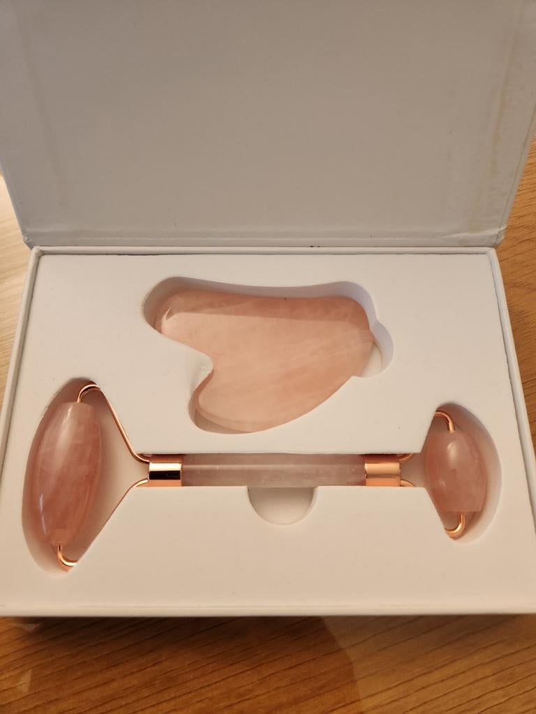 Falkann Rozenkwarts Roller & Gua Sha Set, Ophalen of Verzenden, Zo goed als nieuw, Gehele gezicht, Verzorging