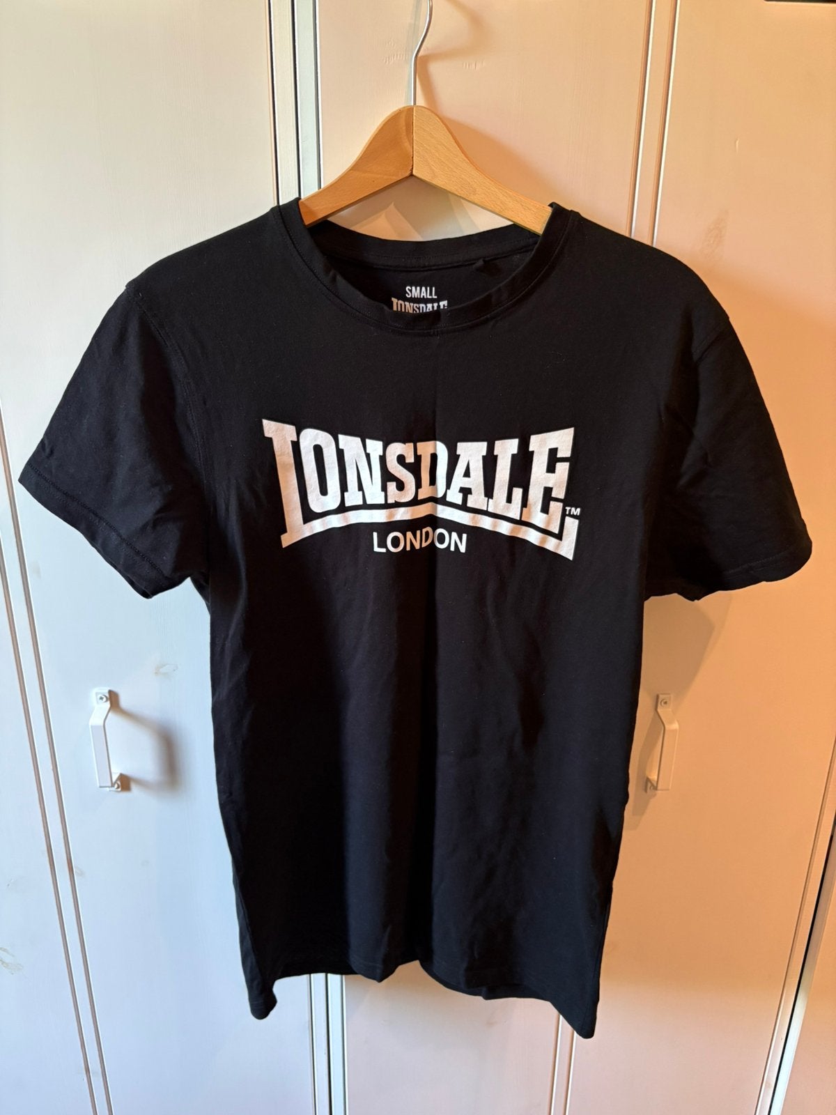 Lonsdale T shirt, zwart met witte letters, maat S!, Ophalen of Verzenden, Zo goed als nieuw, Maat 46 (S) of kleiner, Zwart