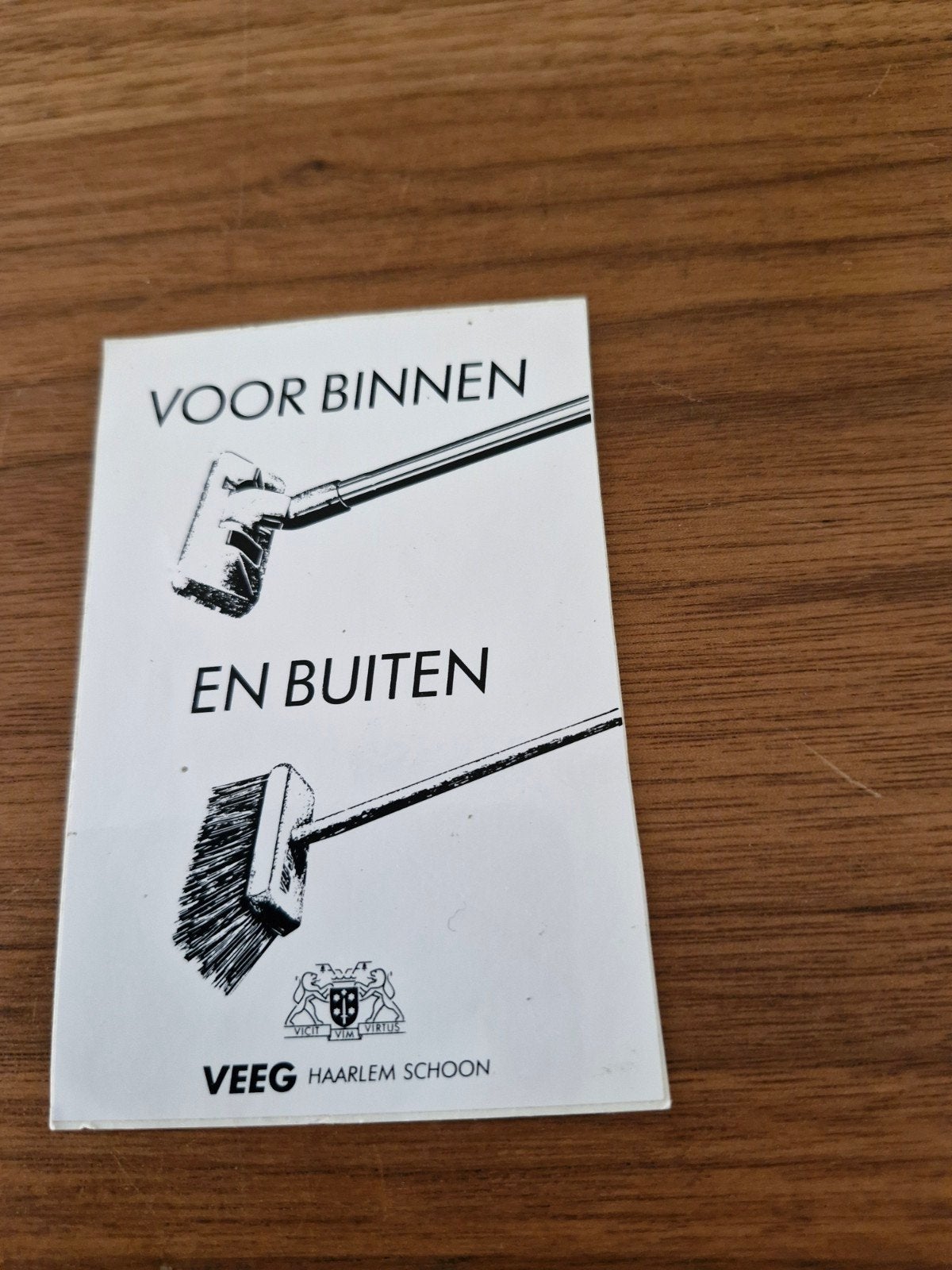 8369  sticker 'Veeg Haarlem Schoon' - Voor binnen en buite, Ophalen of Verzenden, Nieuw, Overige typen