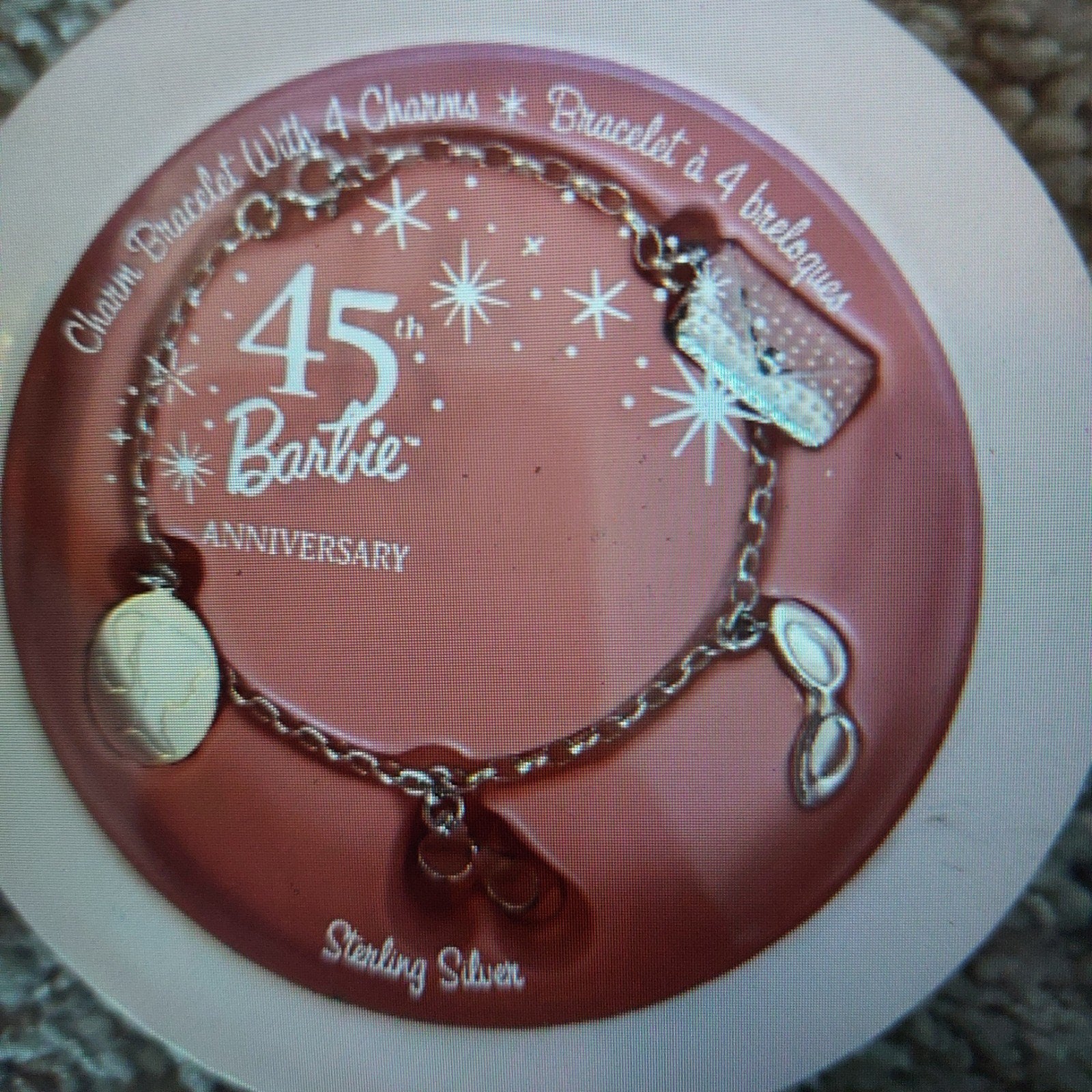 Gezocht barbie 45 jaar bedelarmband in doos. Wie heeft die?, Ophalen of Verzenden, Gebruikt, Overige typen