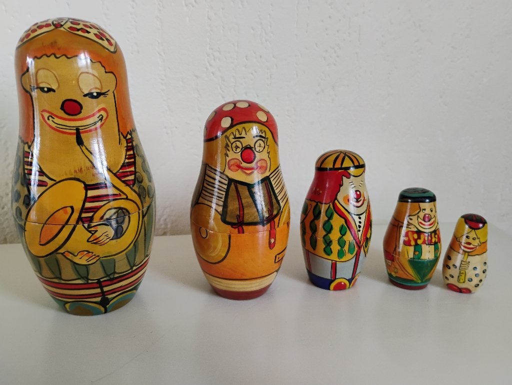 5-Delige set van houten clowns handbeschilderd Matroesjka, Ophalen of Verzenden, Zo goed als nieuw