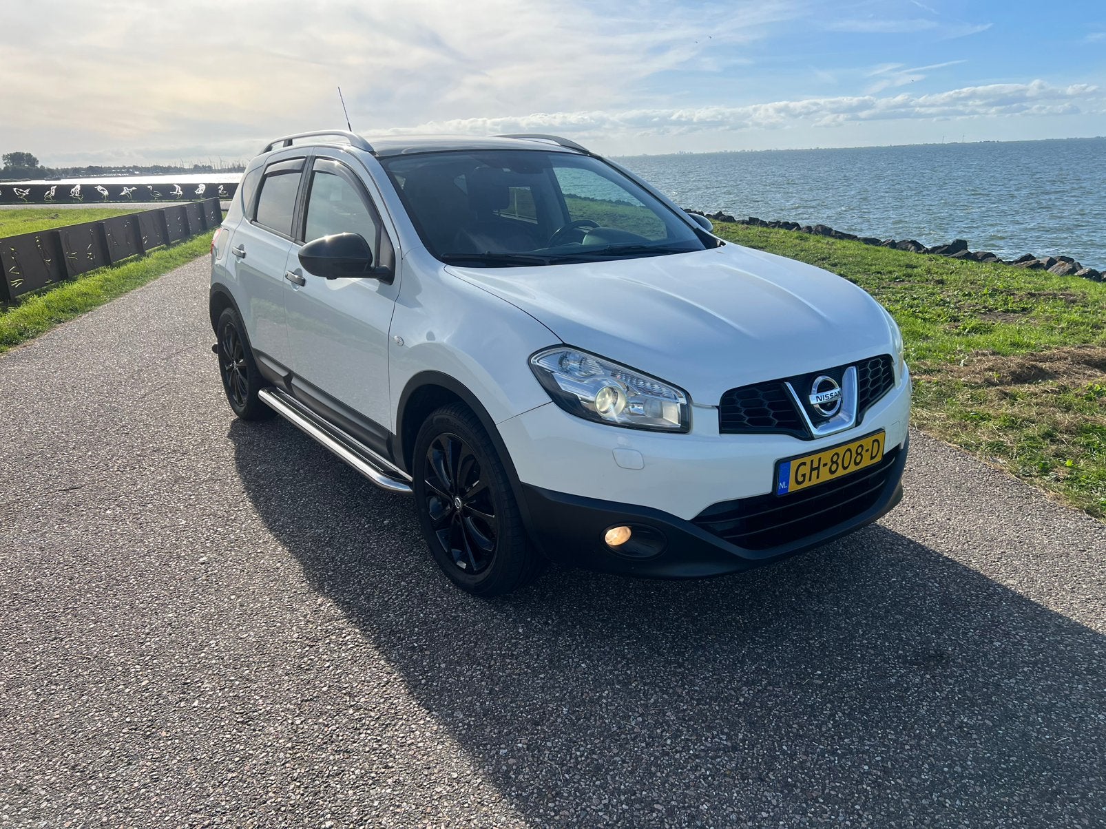 Foto 7 van Nissan Qashqai 1.6 2WD CVT 2013 Wit