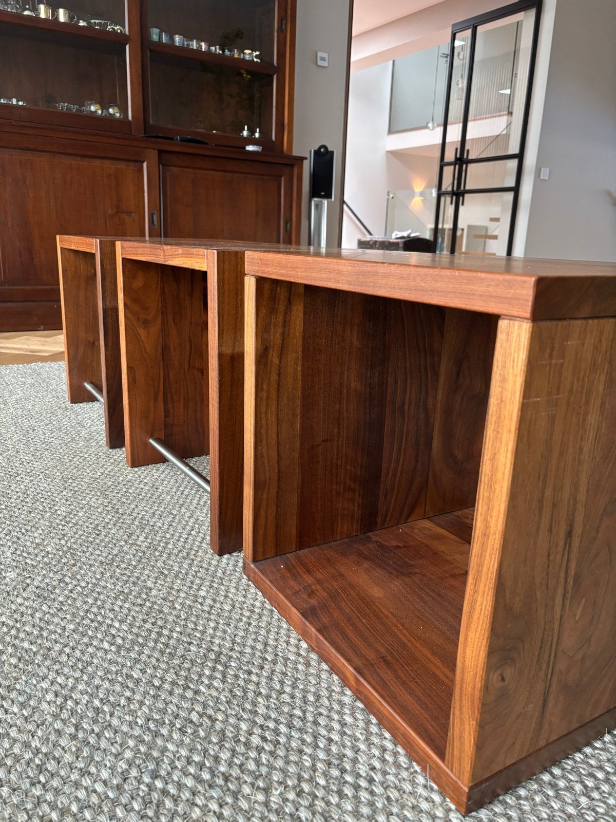 Set van 3 houten bijzettafels - Modern design, Vierkant, 55 tot 75 cm, Zo goed als nieuw, Hout