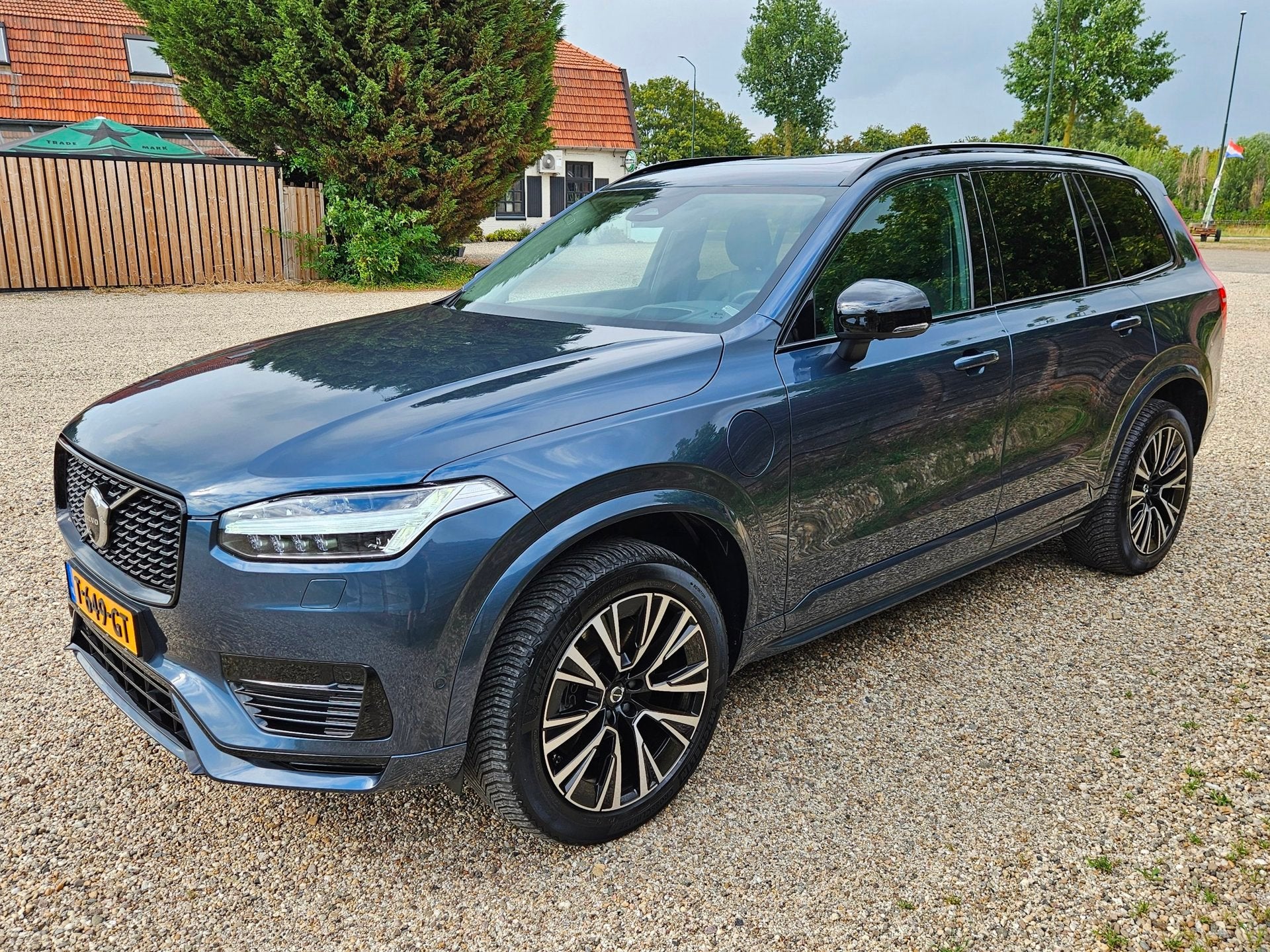 Volvo XC90 2.0 T8 Recharge AWD Plus Dark 7p, Gebruikt, 4 cilinders, 1969 cc, Blauw