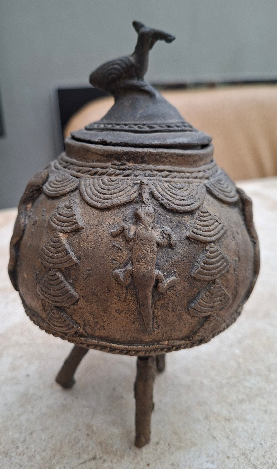 Antieke bronzen Dogon Mali zalfpot met deksel en dierenfigur, Ophalen of Verzenden