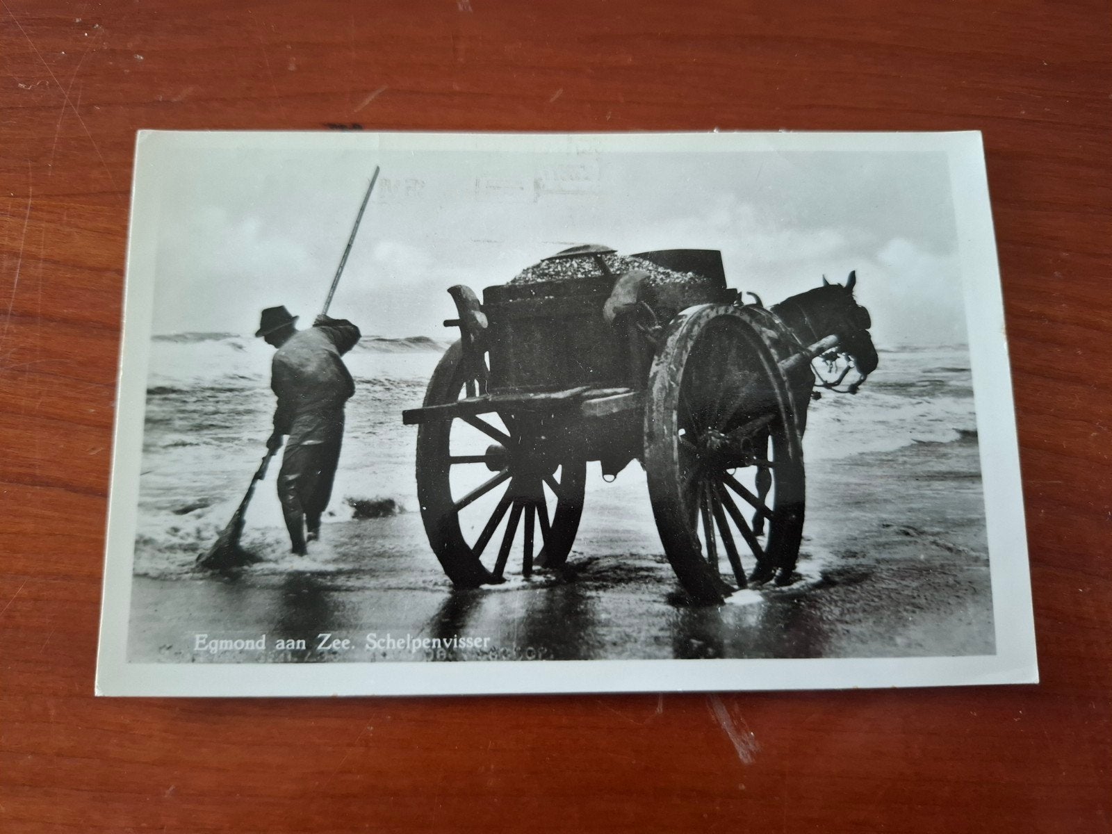 ansichtkaart Egmond aan Zee Schelpenvisser paard en wage, Ophalen of Verzenden, 1940 tot 1960, Gelopen, Noord-Holland