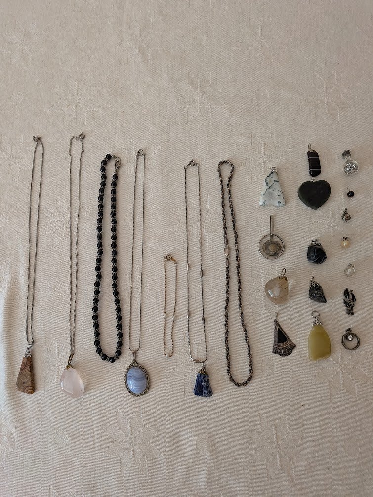 diverse kettingen en hangers, veel met mineralen, Ophalen of Verzenden, Zo goed als nieuw, Overige kleuren, Overige materialen