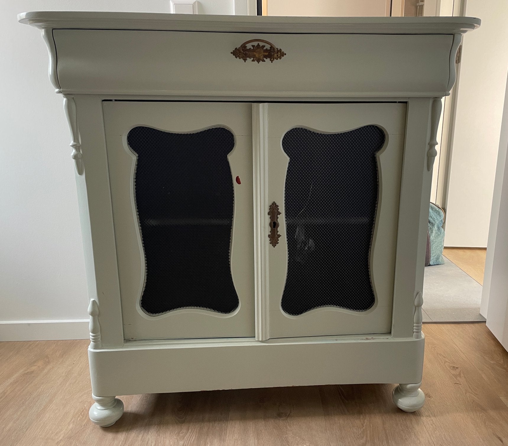 Brocante kast, Ophalen